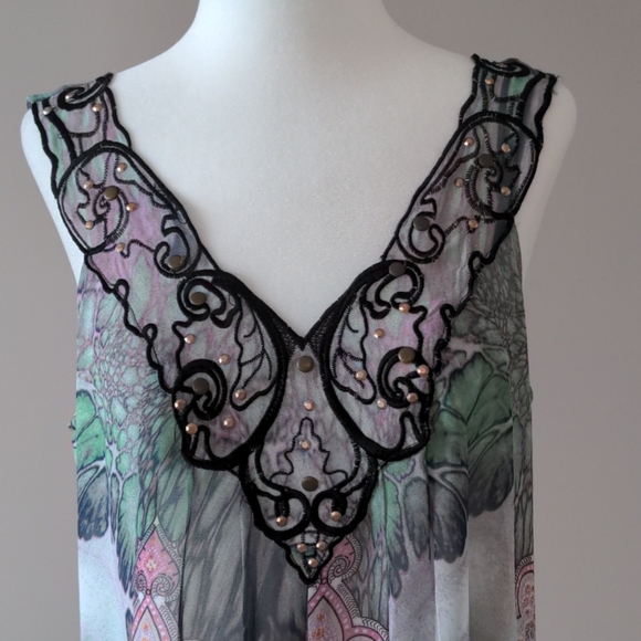 Sleeveless Print Top - Picture 3 of 5